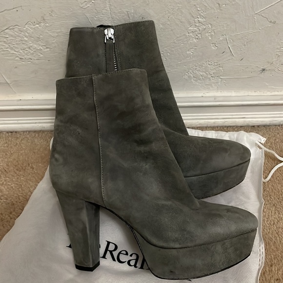 Alice+Olivia Adrian Gray Suede Boots 35 1/2 - Picture 9 of 9